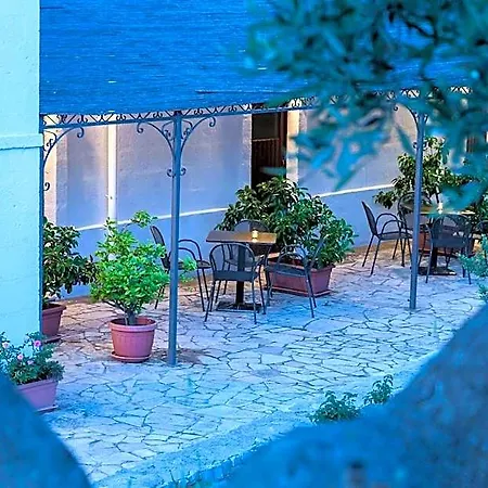 Pozzo Di Luce - Adults Only 4* モノーポリ